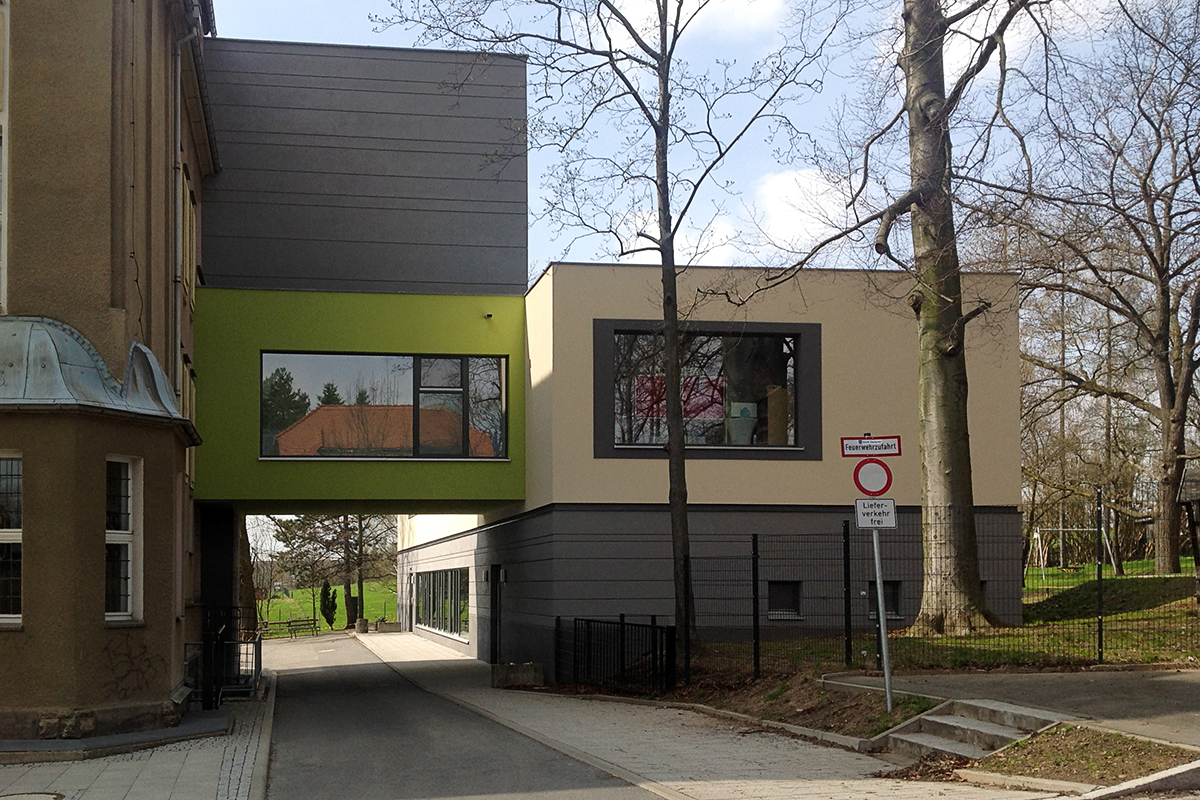 Errichtung eines Anbaus mit Verbindung zum Bestandsgebäude, für die Schule in Oederan.
