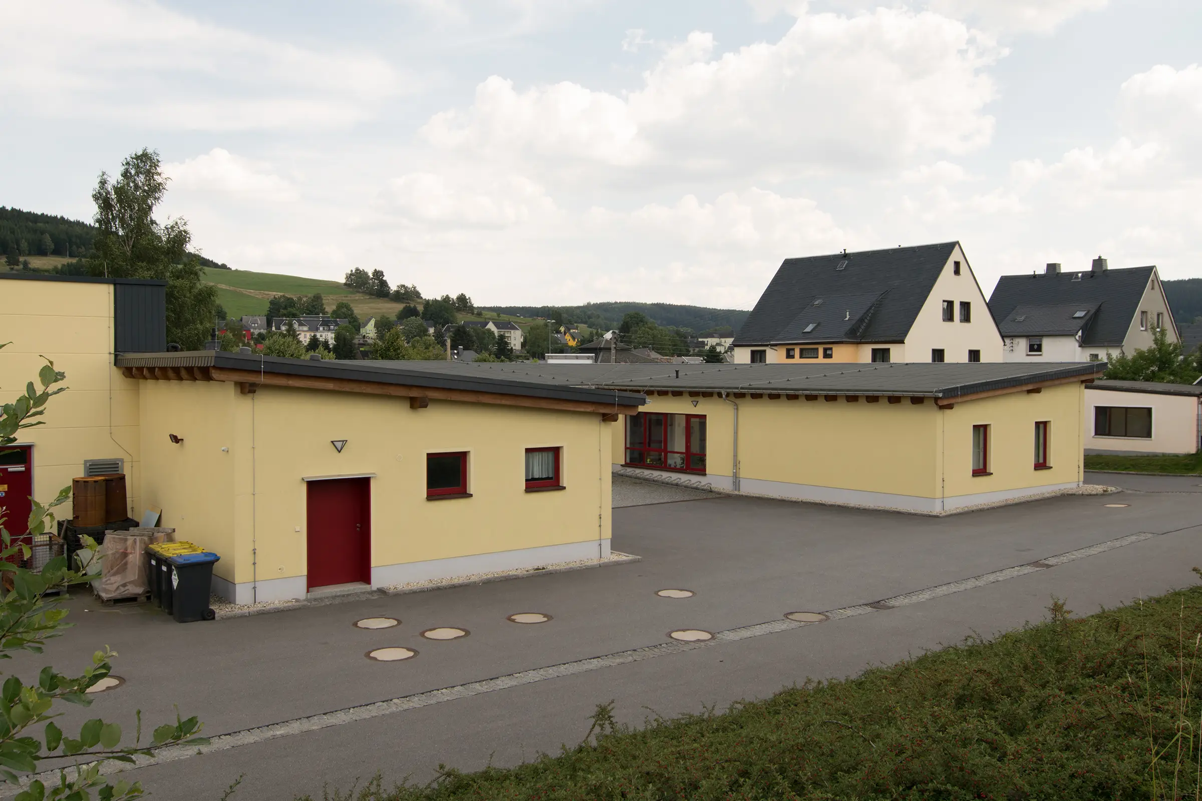 Neubau einer Feuerwache mit Gerätehaus und Sozialanbau in Crottendorf.
