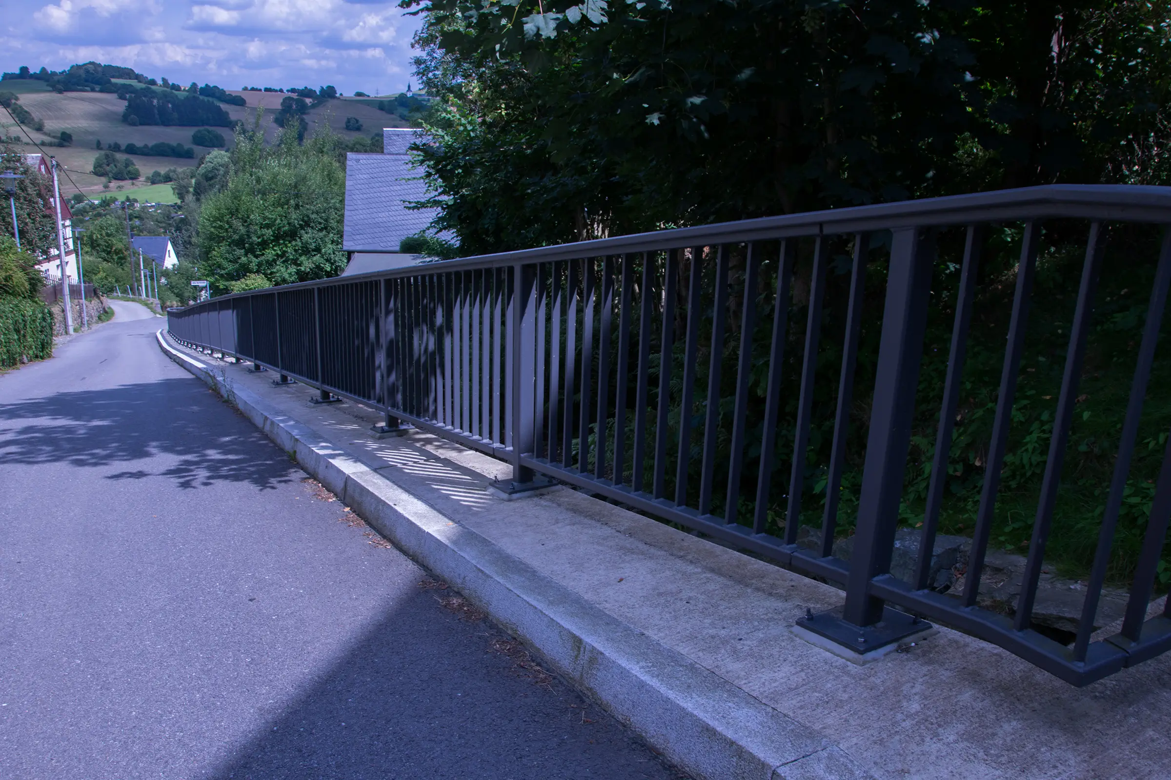 Bau einer Stützmauer auf der Alten Dorfstraße in Annaberg-Buchholz Ortsteil Geyersdorf.