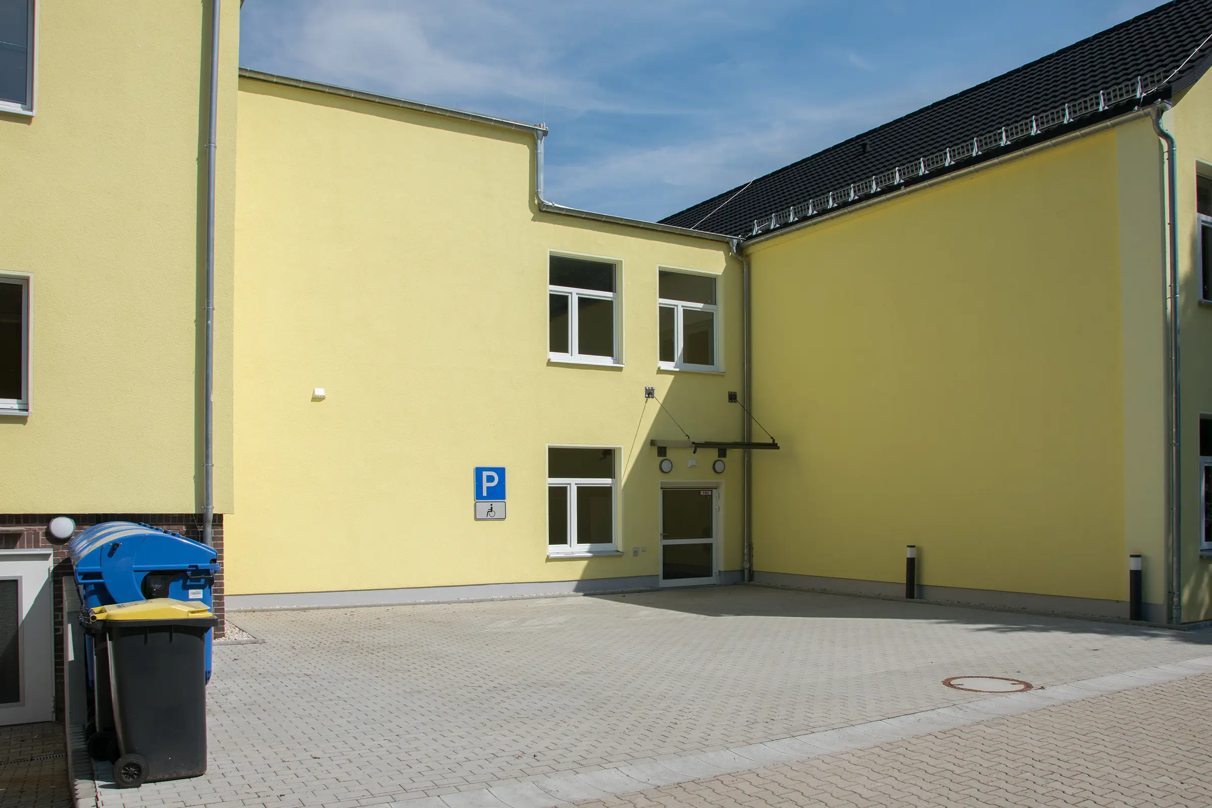 Errichtung eines Verbindungsbaus für das evangelische Gymnasium in Leukersdorf