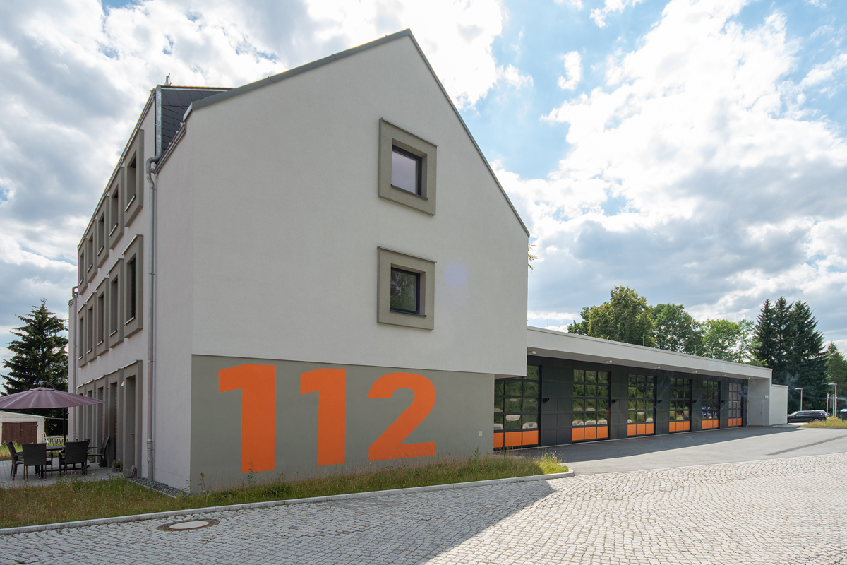 Neubau der Rettungswache in Geyer mit Fahrzeughalle und Sozialanbau