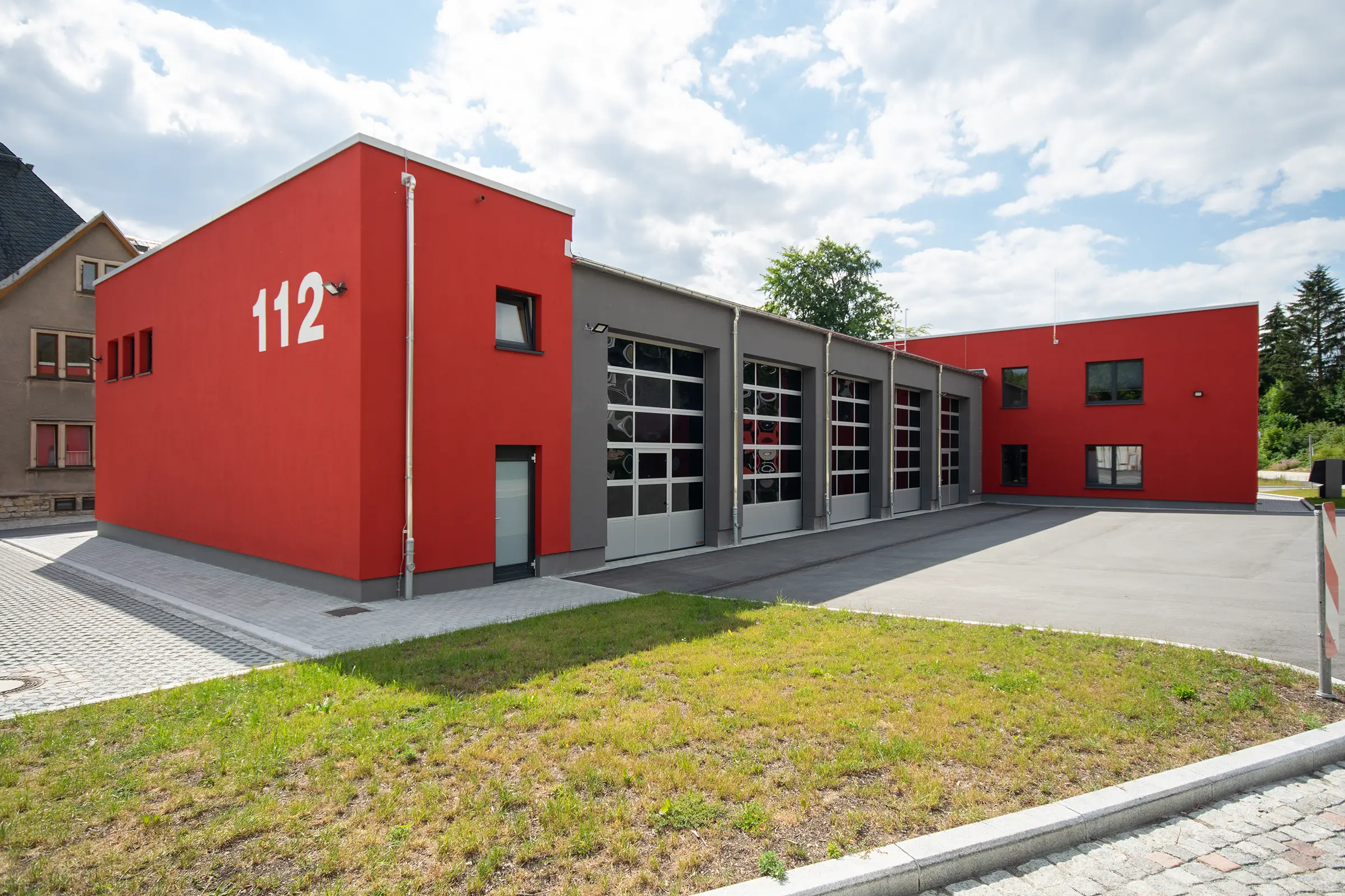 Neubau einer Fahrzeughalle mit Sozialanbau für die Feuerwache in Geyer im Erzgebirge