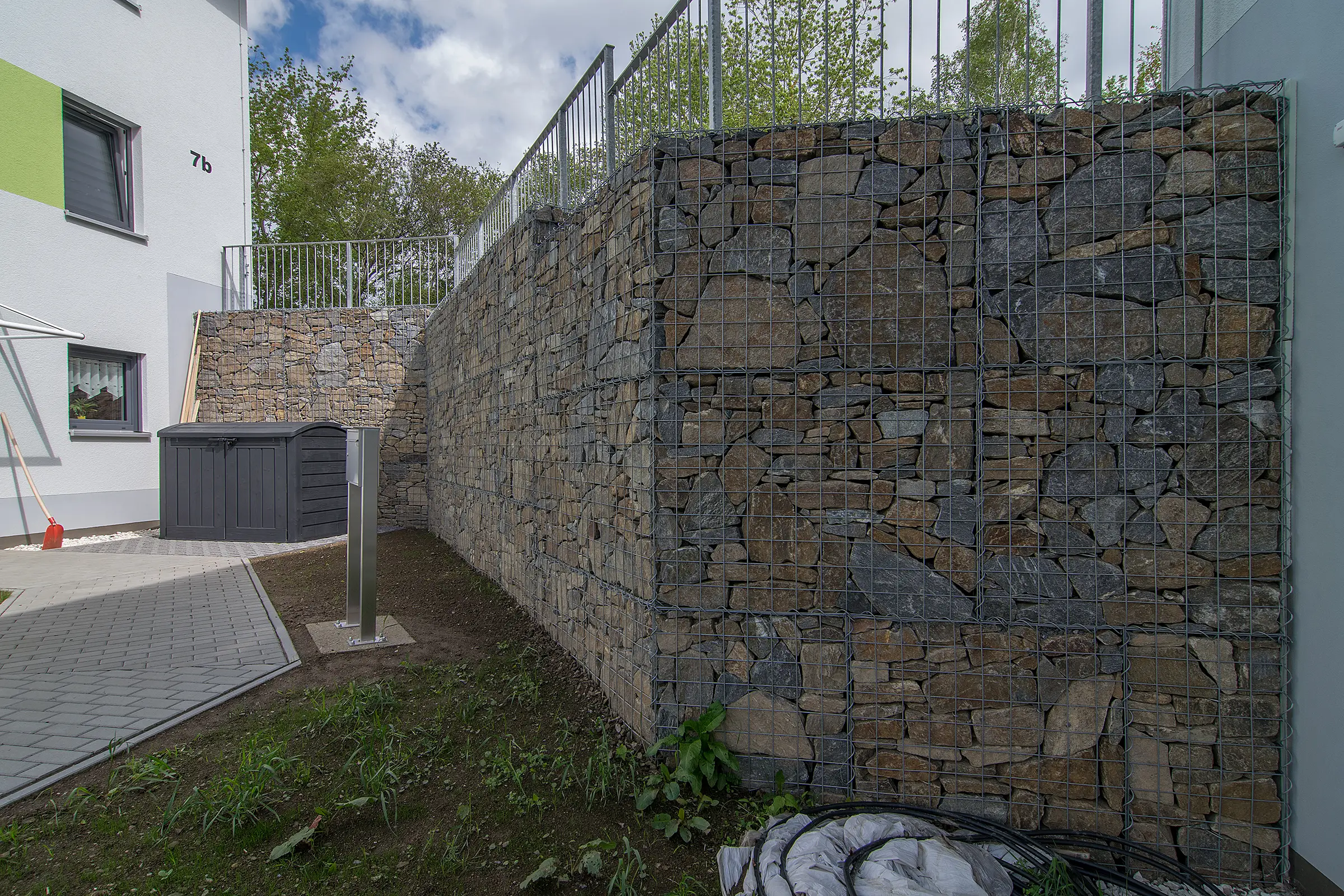 Errichtung einer Gabionenwand auf der Ilmhöhe in Zschopau im Erzgebirge
