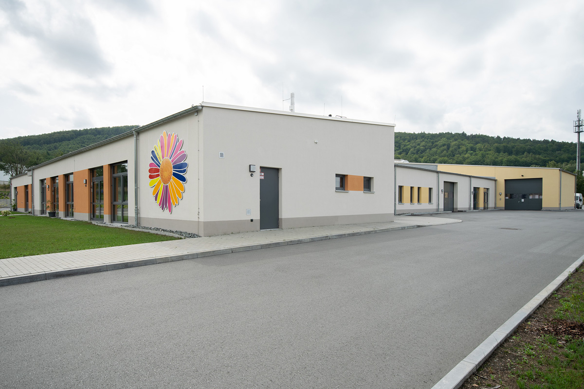 Beauftragt wurde der Neubau einer Werkstatt für Menschen mit Behinderungen in Olbernhau für die Lebenshilfe Marienberg.