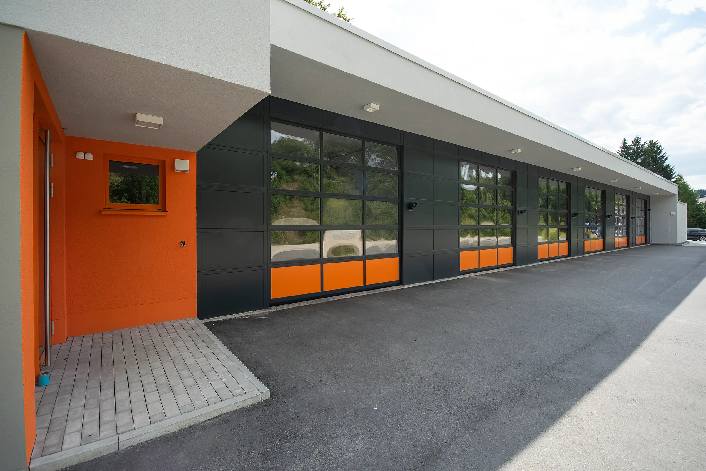 Neubau der Rettungswache in Geyer mit Fahrzeughalle und Sozialanbau