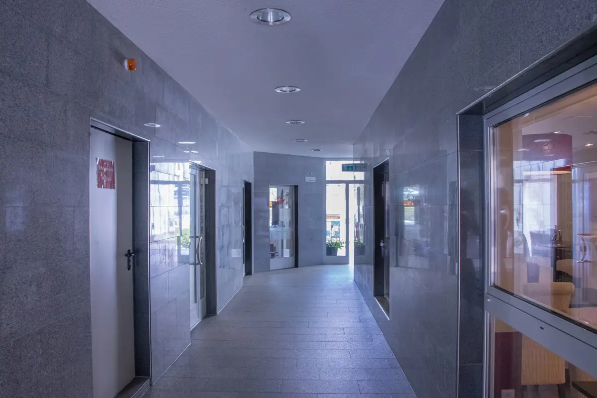 Eingangsbereich nach der Rekonstruktion eines Wohn- und Geschäftshauses in Ehrenfriedersdorf im Erzgebirgskreis