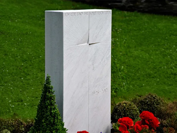 Grabstein mit toller Verzierung