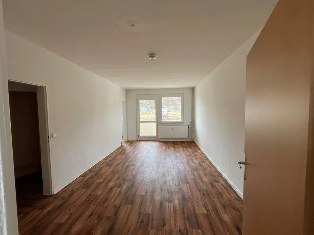 Frauenberg 13 5OG rechts 7 Unsere helle 3- Zimmerwohnung mit Blick über Ehrenfriedersdorf und Umland freut sich auf neue Mieter